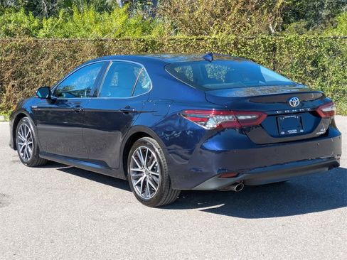 Used 2021 Toyota Camry XLE w/ Navigation Upgrade Package image 3