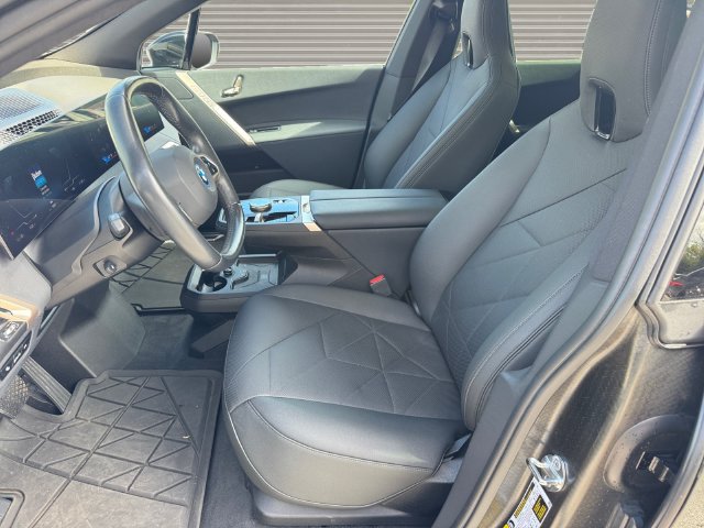 Used 2024 BMW iX xDrive50 w/ Sport Package AWD/4WD image 10