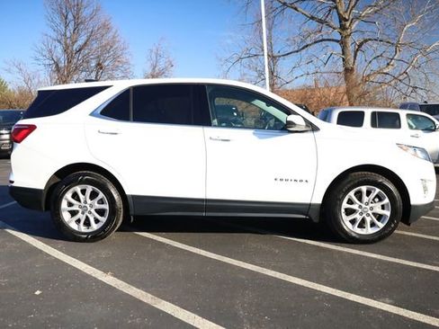 Used 2020 Chevrolet Equinox LT w/ Driver Convenience Package image 4