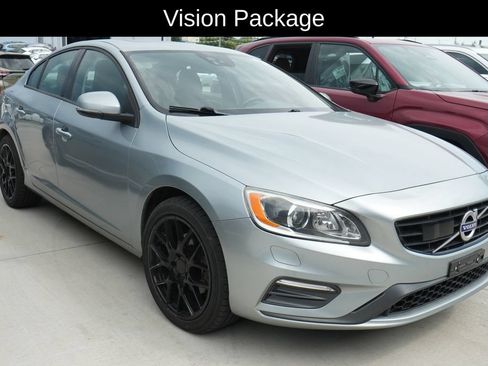 Used 2018 Volvo S60 T5 Dynamic w/ Vision Package FWD image 3