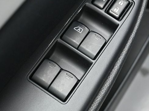 Used 2011 Subaru Outback 2.5i Premium image 13