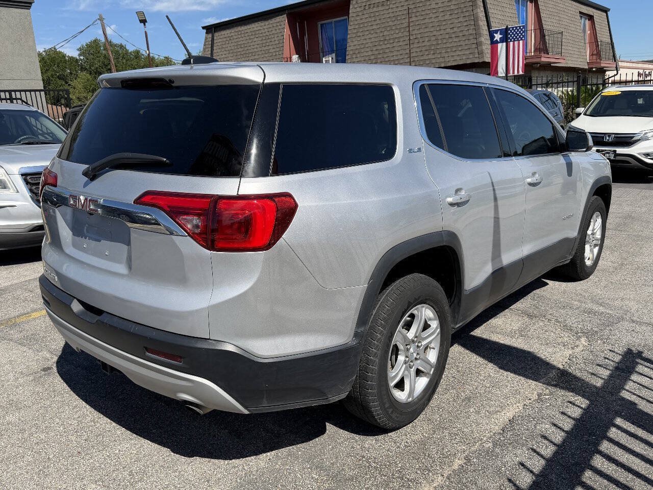 Used 2018 GMC Acadia SLE w/ LPO, Floor Liner Package FWD image 6
