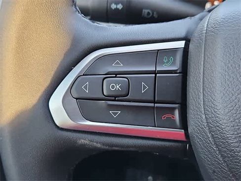 Used 2025 Jeep Compass Latitude image 23