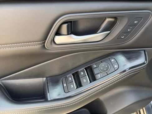 Used 2023 Nissan Rogue SL w/ SL Premium Package image 15