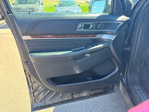 Used 2018 Ford Explorer Platinum AWD/4WD image 10