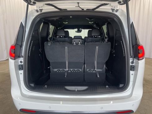 New 2026 Chrysler Pacifica Select image 44