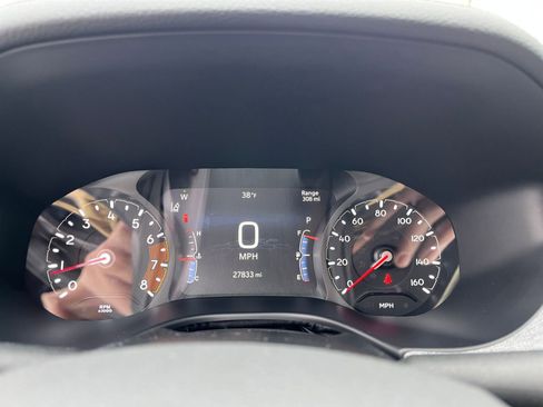 Used 2025 Jeep Compass Latitude image 40