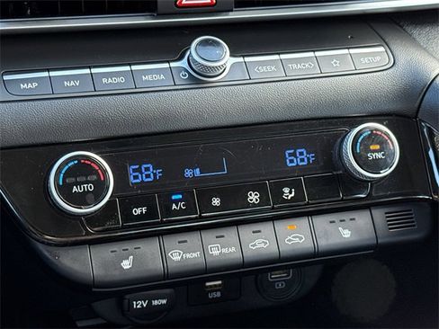 Certified 2023 Hyundai Elantra Limited image 26