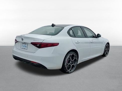 Used 2023 Alfa Romeo Giulia Ti AWD/4WD image 7