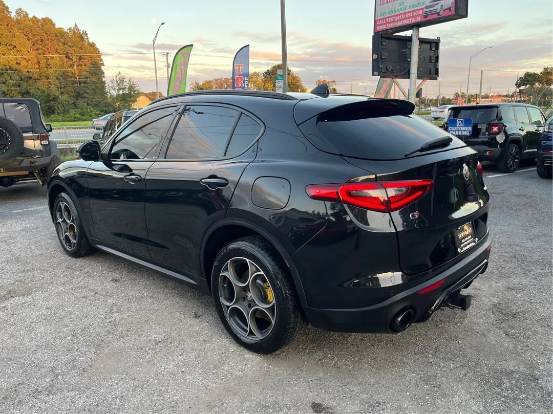 Used 2018 Alfa Romeo Stelvio Sport w/ Quick Order Package 22J Sport AWD/4WD image 7