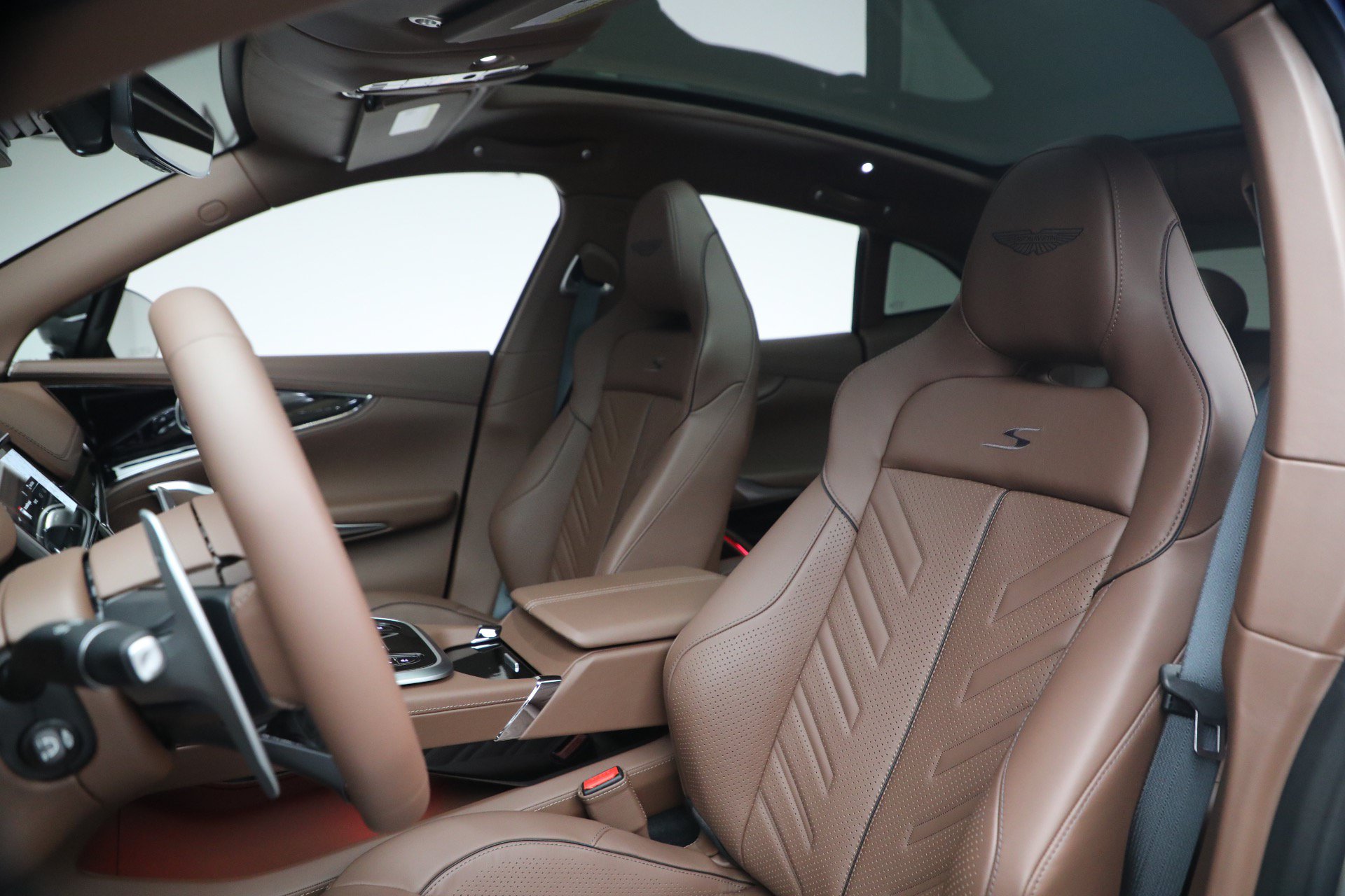 Used 2026 Aston Martin DBX 707 AWD/4WD image 16