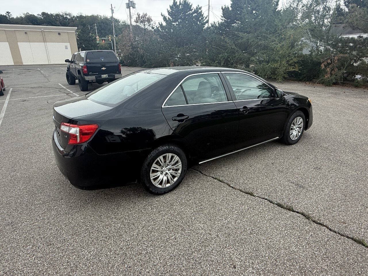 Used 2012 Toyota Camry LE FWD image 4