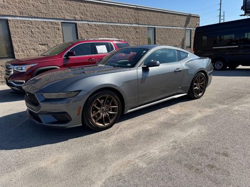 Used 2025 Ford Mustang Premium image 6