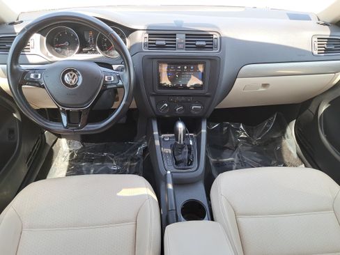 Used 2018 Volkswagen Jetta SE FWD image 9