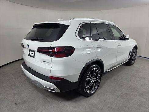Used 2026 BMW X5 sDrive40i image 4