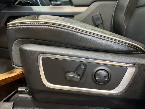 Used 2023 RAM 1500 Laramie AWD/4WD image 16