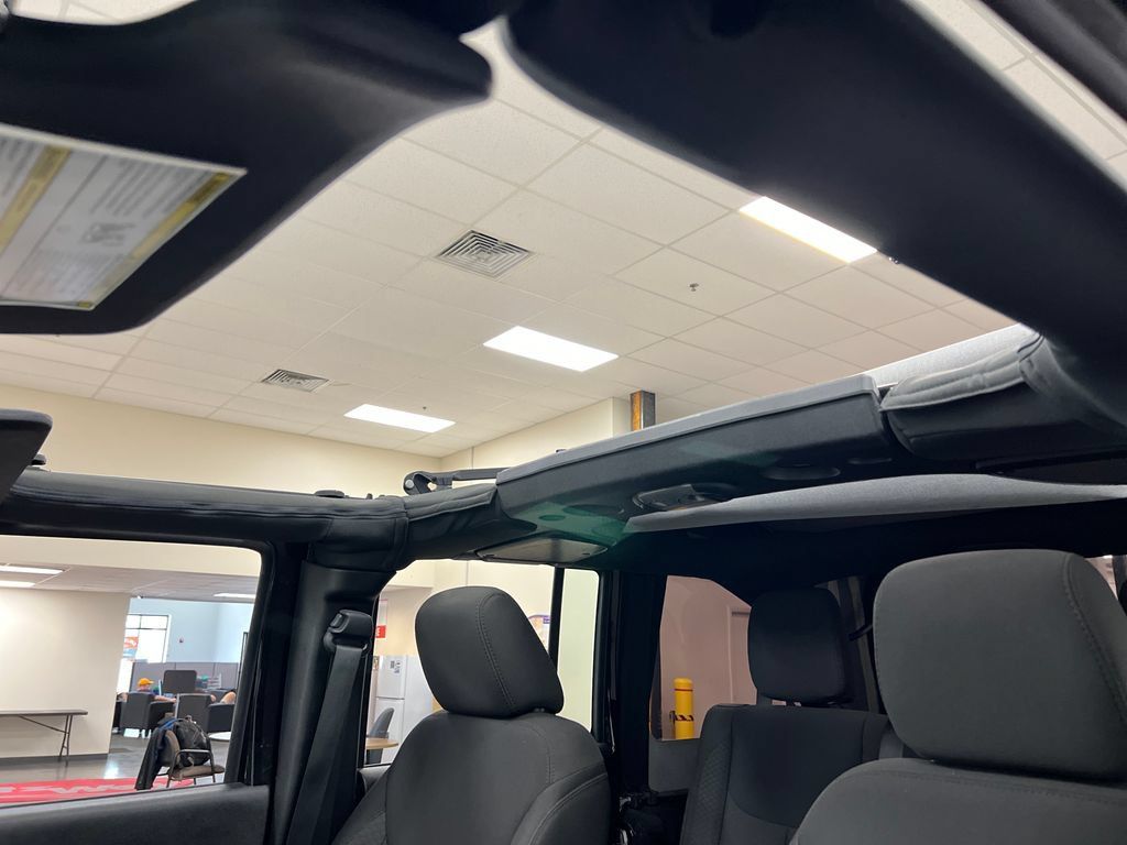 Used 2018 Jeep Wrangler Unlimited Sport w/ Connectivity Group AWD/4WD image 23