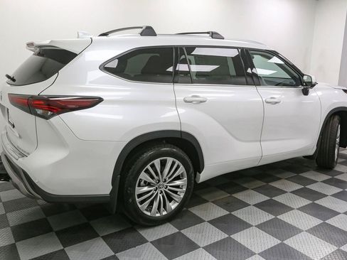 Used 2026 Toyota Highlander Platinum AWD/4WD image 9