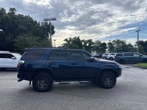 Used 2020 Toyota 4Runner Venture w/ Moonroof Package AWD/4WD image 8
