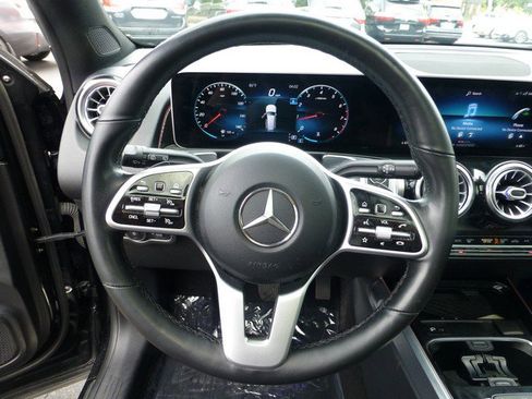 Used 2021 Mercedes-Benz GLB 250 4MATIC image 10