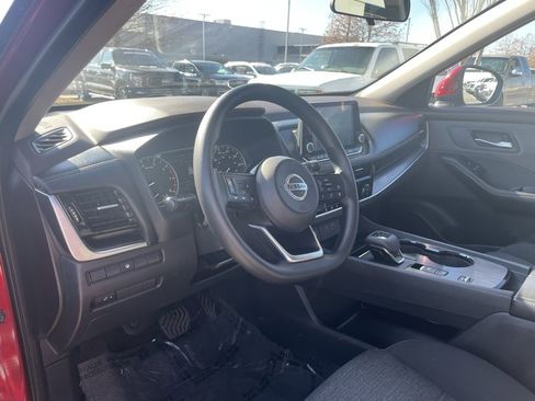 Used 2021 Nissan Rogue SV image 10