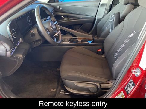 Used 2025 Hyundai Elantra SEL FWD image 9