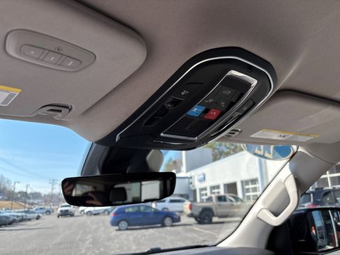 Used 2022 Jeep Wagoneer Series III w/ Flexible Seating Group image 28