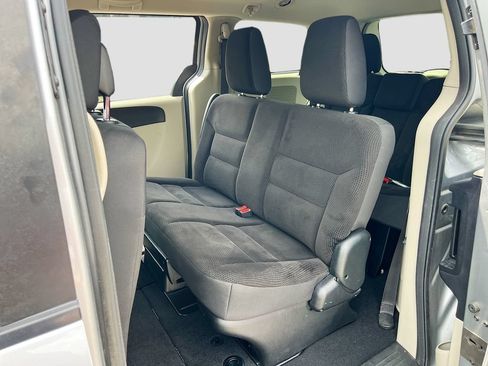 Used 2018 Dodge Grand Caravan SE w/ UConnect Hands-Free Group FWD image 22