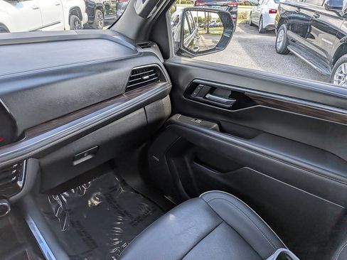 Certified 2025 Chevrolet Suburban Premier AWD/4WD image 16