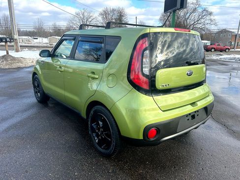 Used 2017 Kia Soul Base 6M image 3