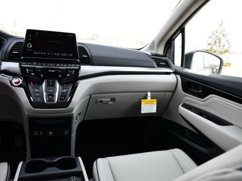 New 2026 Honda Odyssey Touring image 22