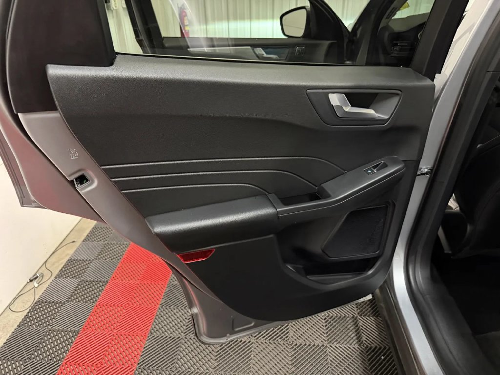 Used 2023 Ford Escape Platinum AWD/4WD image 31