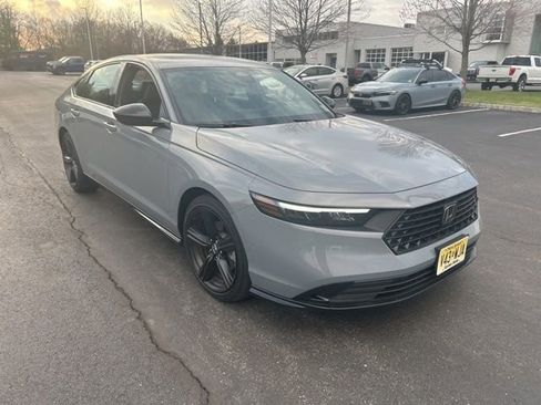 Used 2025 Honda Accord Sport image 9