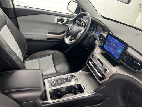 Used 2023 Ford Explorer XLT w/ Equipment Group 202A image 24