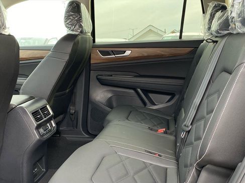 New 2026 Volkswagen Atlas SE image 12