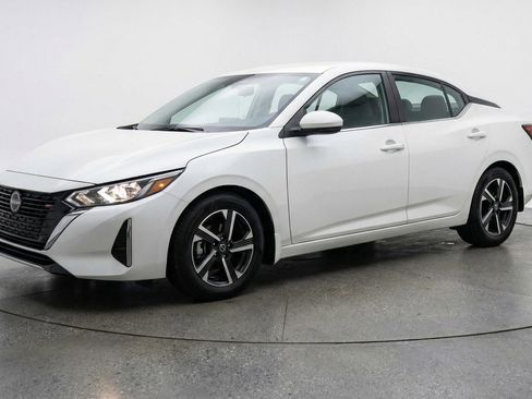 Used 2025 Nissan Sentra SV FWD image 3