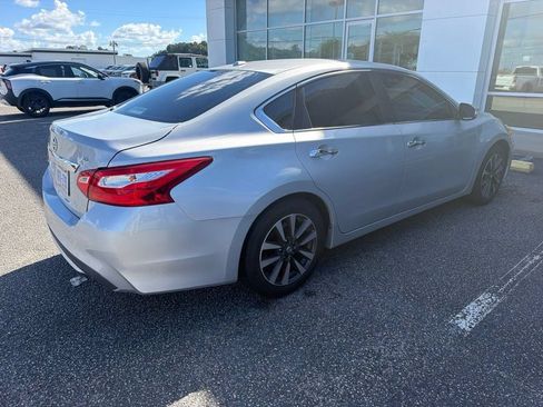Used 2016 Nissan Altima 2.5 SL FWD image 4