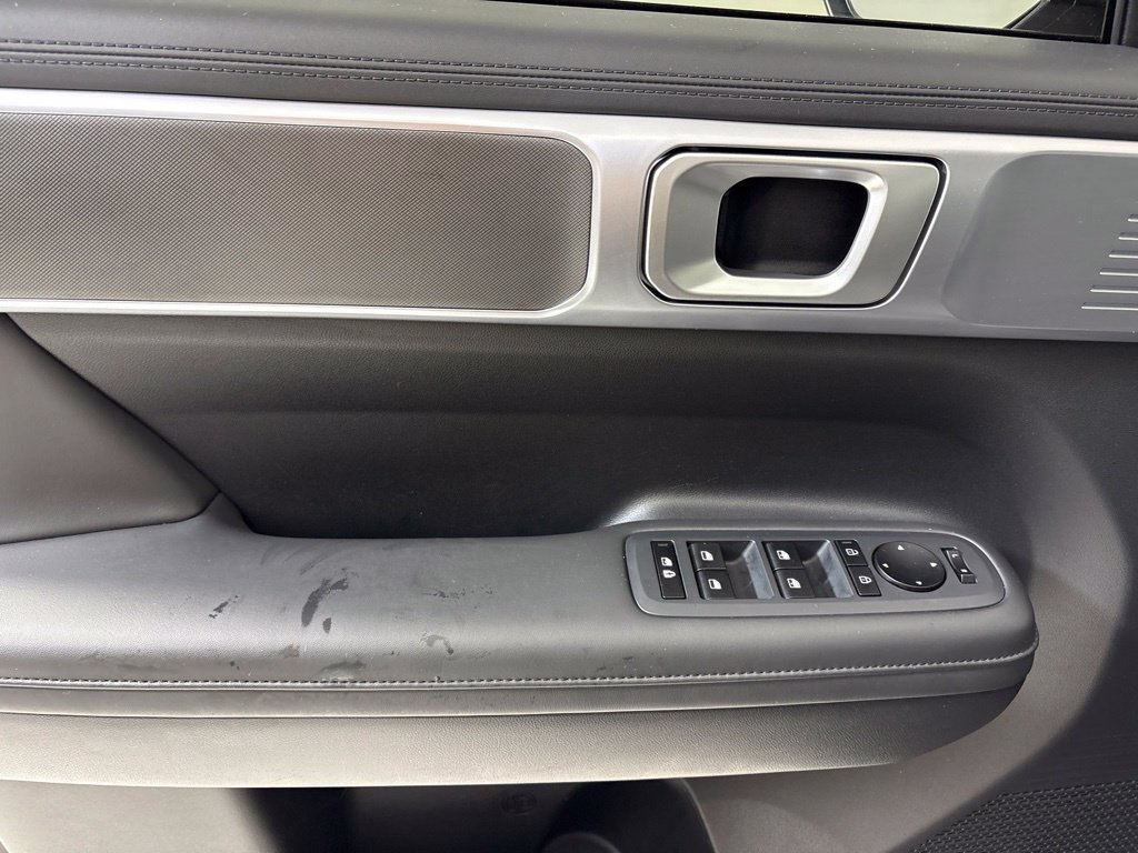 Used 2025 Hyundai Santa Fe SEL FWD image 17