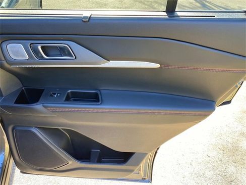 Used 2025 Ford Explorer ST image 36