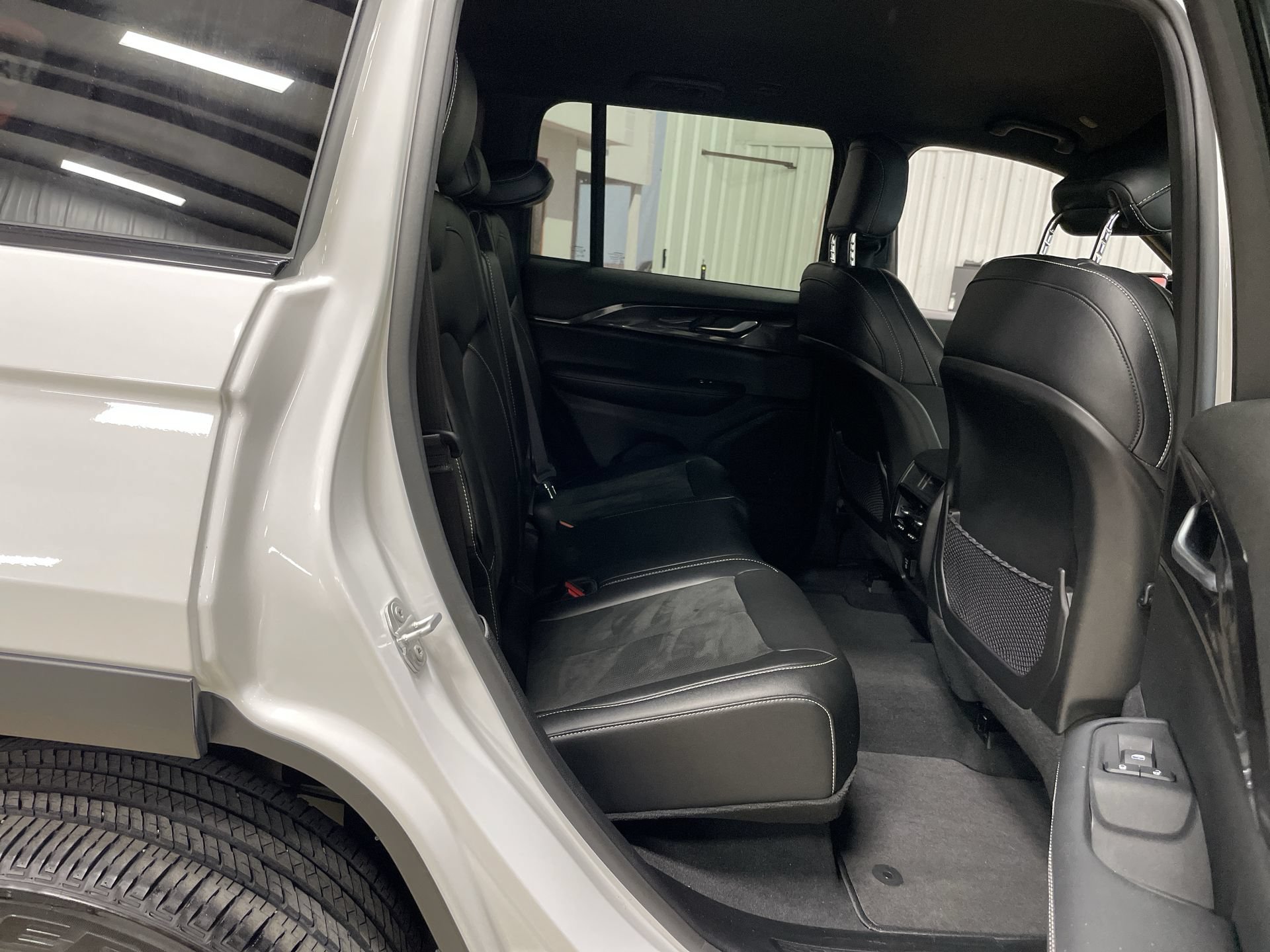 Used 2023 Jeep Grand Cherokee Altitude RWD image 28