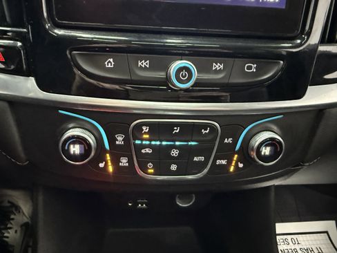 Used 2020 Chevrolet Traverse LT image 19