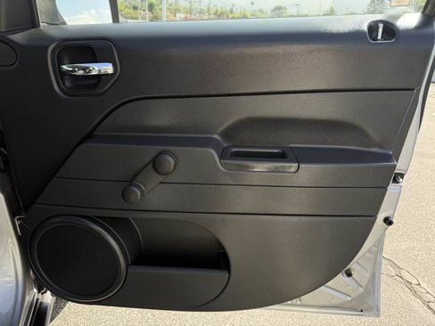 Used 2016 Jeep Patriot Sport image 30