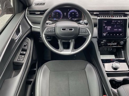 New 2025 Jeep Grand Cherokee L Altitude image 37