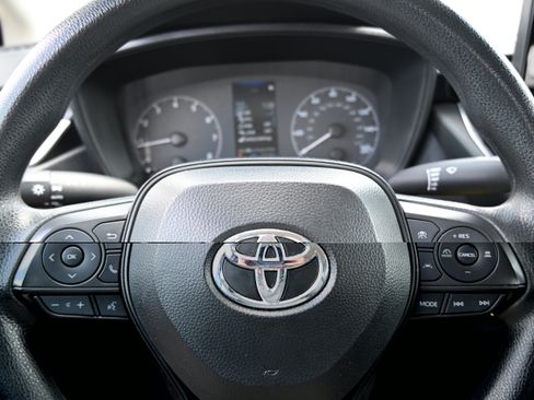 Used 2025 Toyota Corolla LE FWD image 24