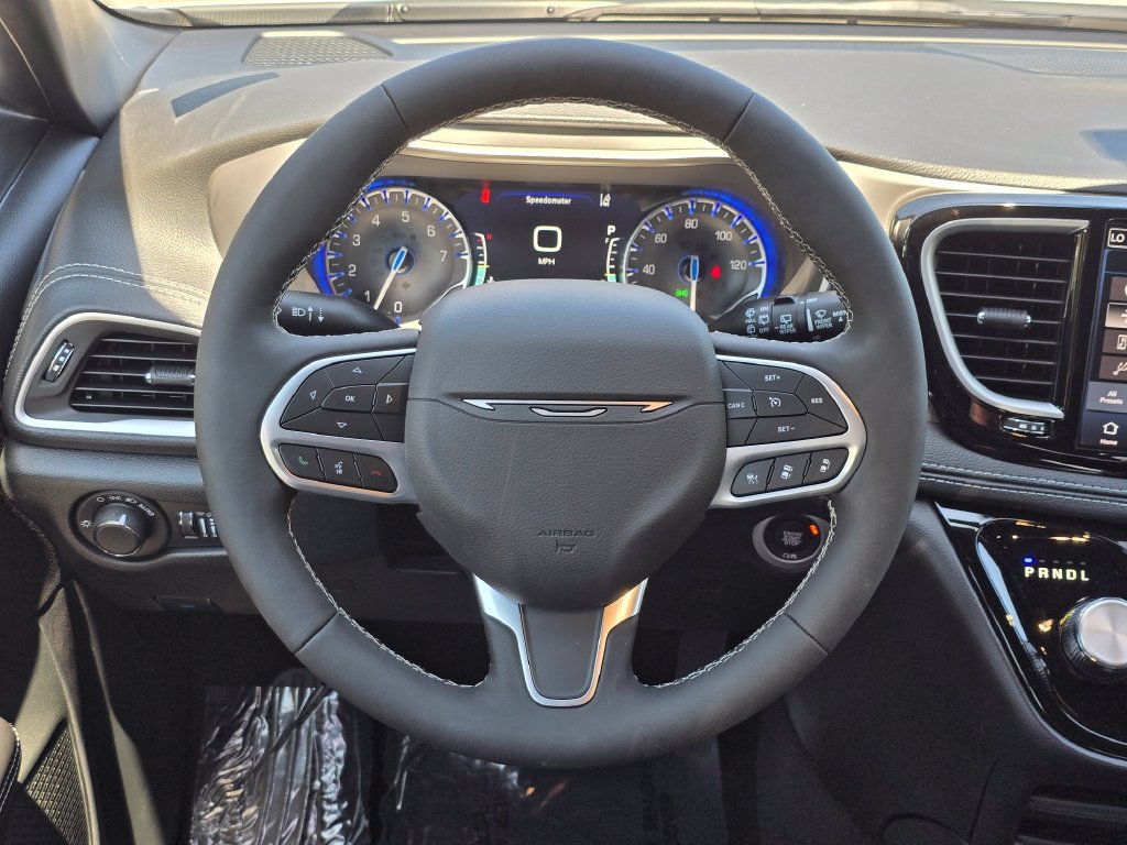 New 2027 Chrysler Pacifica Select FWD image 7