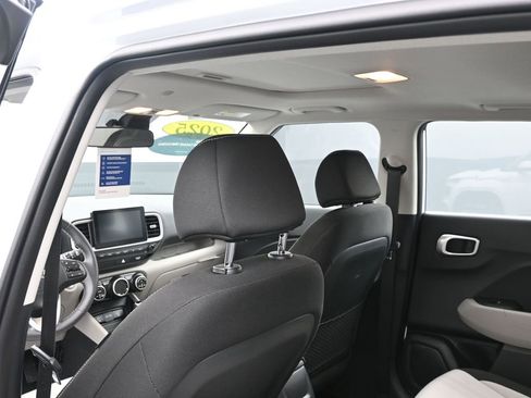 Certified 2025 Hyundai Venue SEL image 23