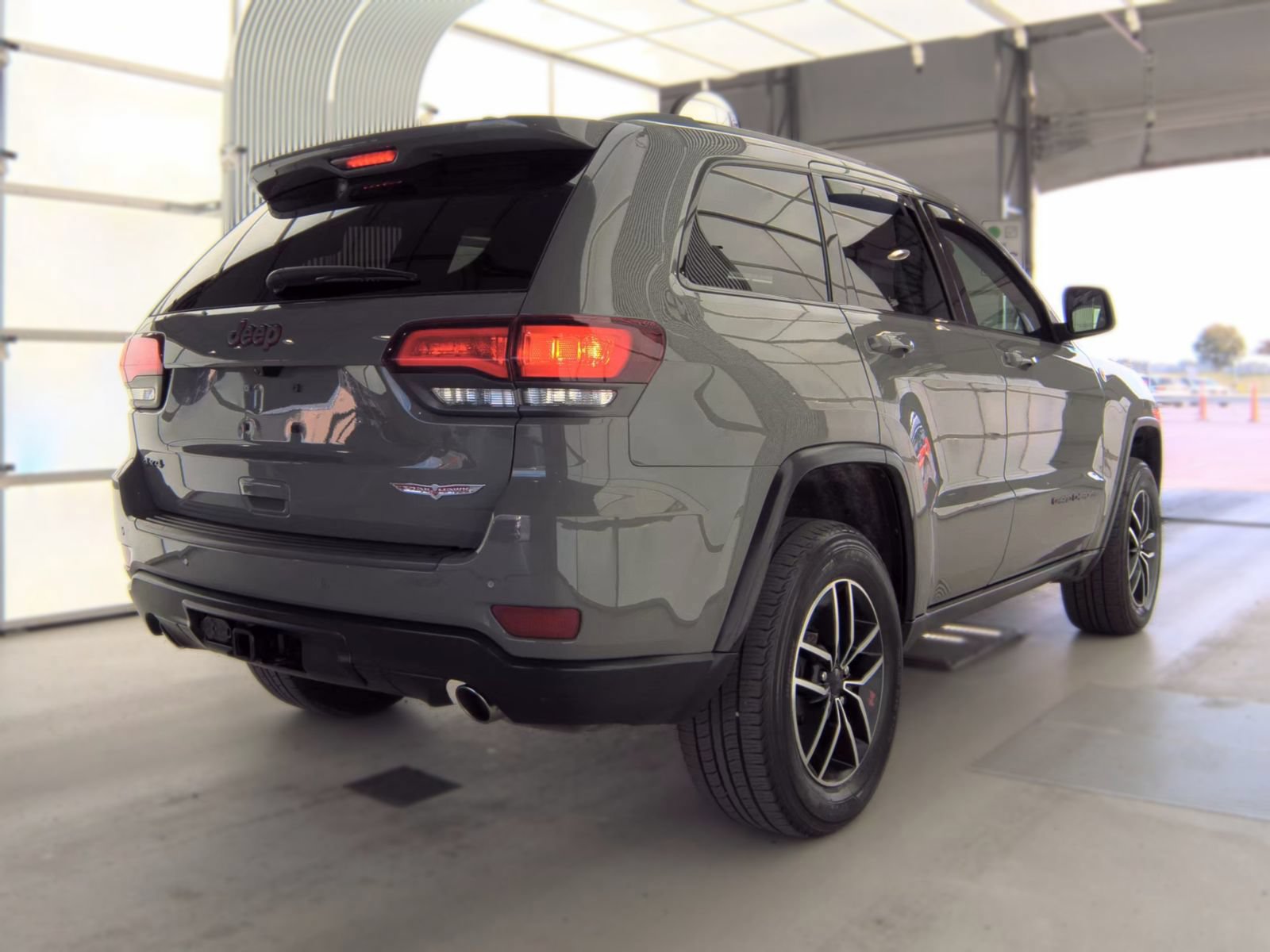Used 2020 Jeep Grand Cherokee Trailhawk AWD/4WD image 4