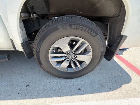 Used 2025 Nissan Frontier SV AWD/4WD image 7