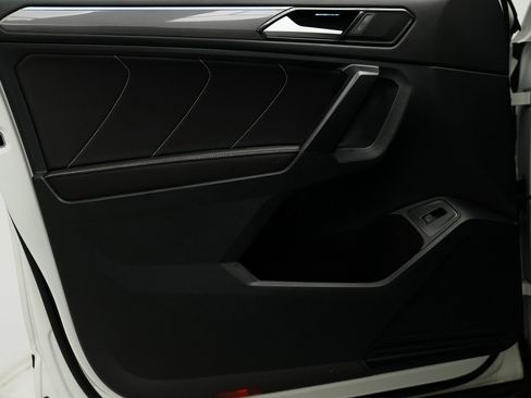 Used 2024 Volkswagen Tiguan SE R-Line image 41