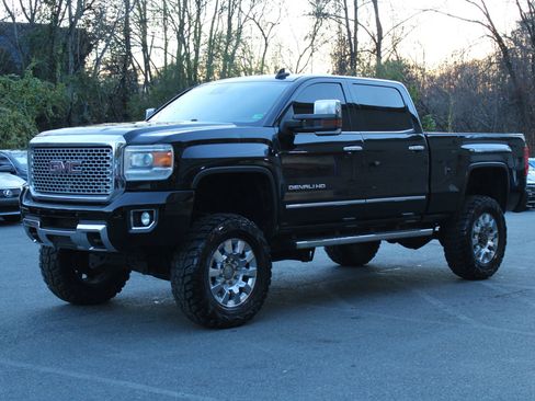 Used 2016 GMC Sierra 2500 Denali w/ Duramax Plus Package image 3